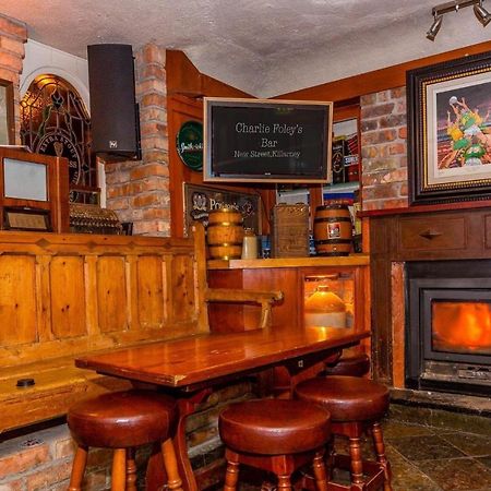 Bed and Breakfast Charlie Foleys Cill Airne Esterno foto